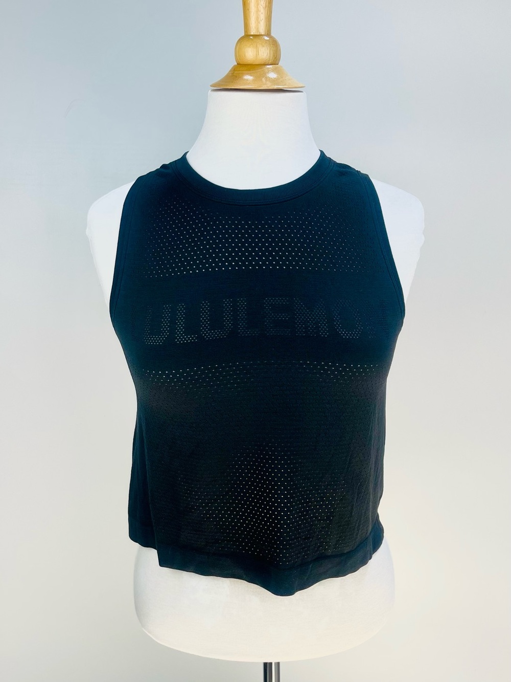 Lululemon Black Mesh Cropped Perforated Muscle Tank Top - Women's